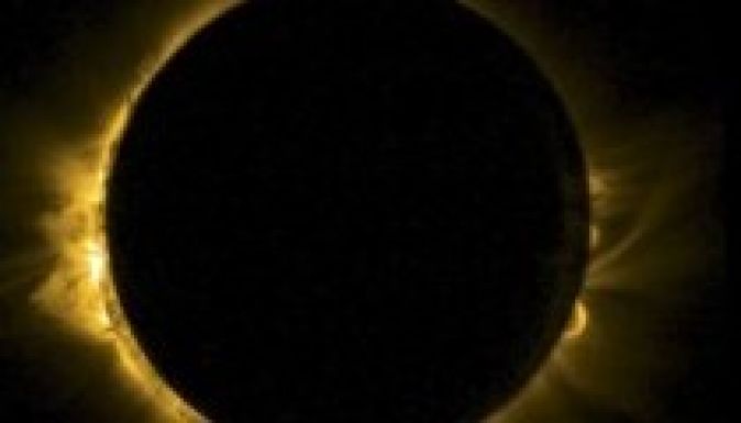 Így nézett ki egy műholdról a pénteki napfogyatkozás