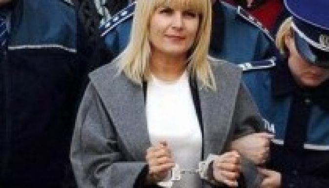 Véget vetne a bírói tanács a televíziózott bilincsparádénak