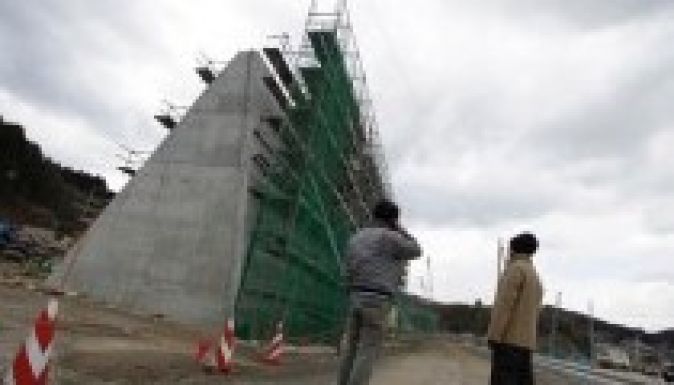 Óriási tengeri falat húznak fel Japánban a cunami ellen