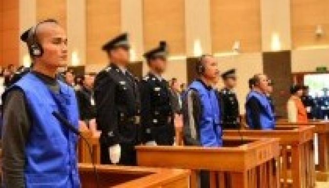 Kivégeztek három ujgurt a kunmingi késes támadással összefüggésben