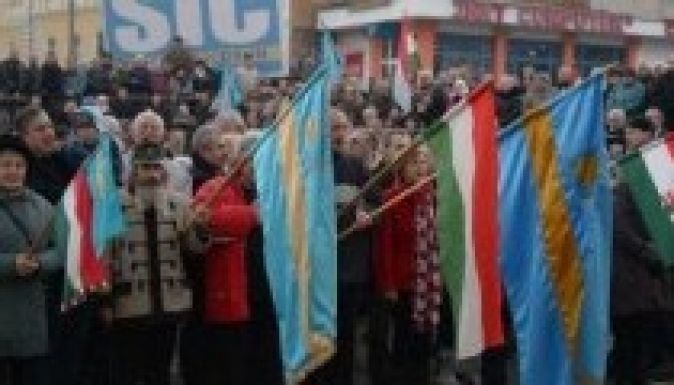 Himnusz-éneklés: „semmibe veszi a kormány az ügyet”