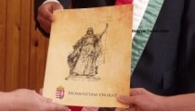 Titokban más tette le helyette a magyar állampolgársági esküt