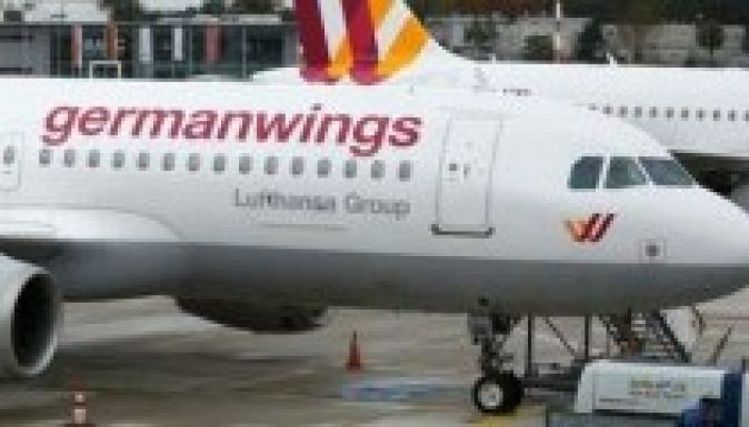 Tapasztalatlan volt a lezuhant repülő másodpilótája