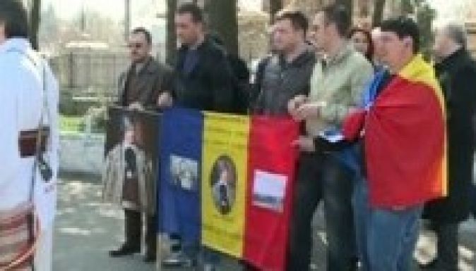 „Klaus Johannis az RMDSZ kedvébe akar járni”