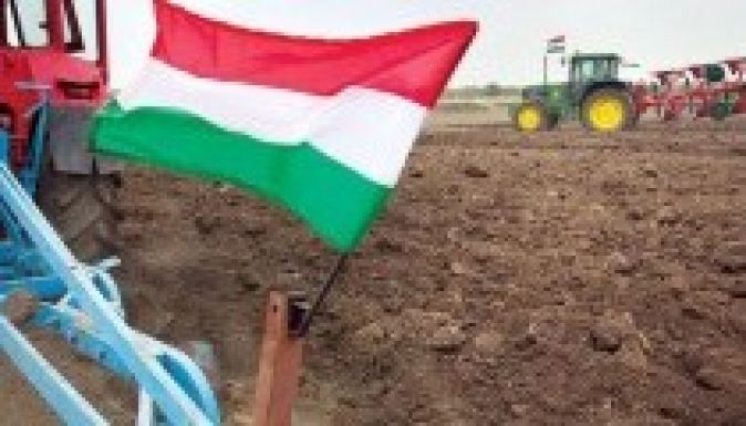 Brüsszel kötelezettségszegési eljárást indított a magyar földtörvény miatt