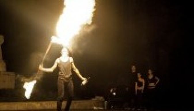 Gyertyafénnyel üzenték: hagyd lélegezni a Földet (GALÉRIA)