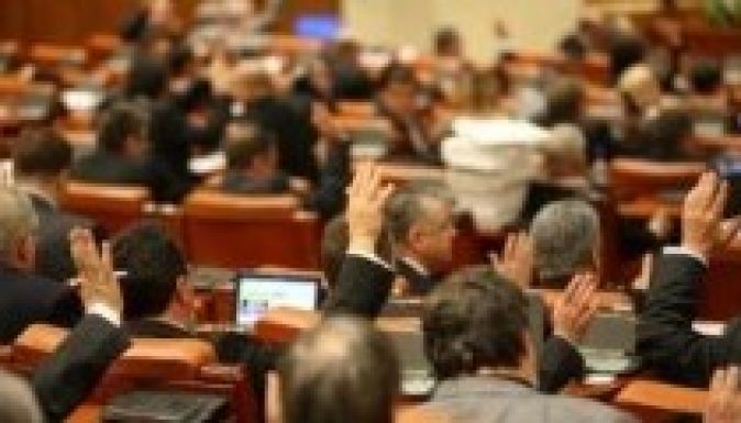 A Șova-ügy hatása: az alkotmányhoz igazította házszabályát a szenátus