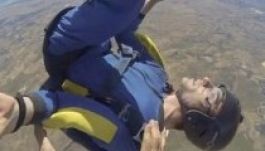 Megmentette a zuhanó fiatalt az ausztrál ejtőernyős (VIDEÓ)