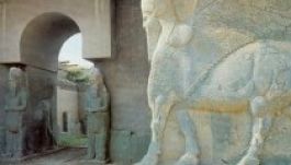 Iraki régészeti park asszír emlékeit semmisíti meg az IÁ