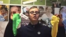 Felemás zoknikkal emlékeztetnek a Down-szindrómásokra