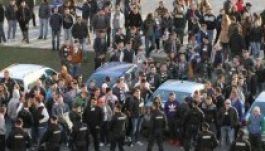 „Eltörjük a lábaitokat, ha kiesünk miattatok!”