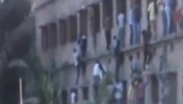 Indiában szüleik segítségével puskáznak a diákok (VIDEÓ)