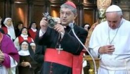 Ferenc pápa nem akart „csodát tenni” Nápolyban