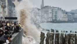 Tízezreket vonzott az „évszázad árapálya”