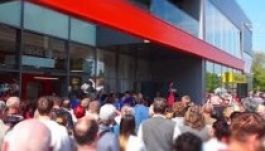 Határszéli boltok járnak jól a vasárnapi magyar zárlattal