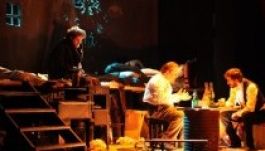 Éjjeli menedékhely hete a Csíki Játékszínnél