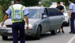 Háromszéki asszony esett ki egy mozgó autóból