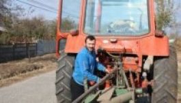 Elképesztő fizetésük van egy Arad megyei cég traktoristáinak