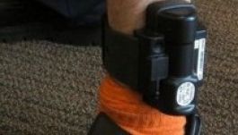 Nyomkövetővel a lábán bukott le egy házi őrizetes betörő