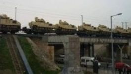 Tankokat szállító vonat tart Romániába