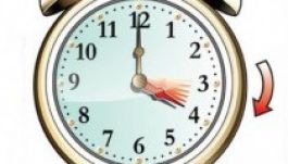 Szombat éjszaka egy órával kevesebbet alszunk