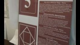 Bemutatták az első ötnyelvű műemléktáblát Marosvásárhelyen