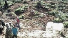 Tizenegy épületet temetett maga alá a föld Indonéziában