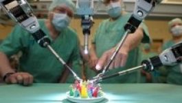 Emberek műtésére is alkalmas a Google-robot