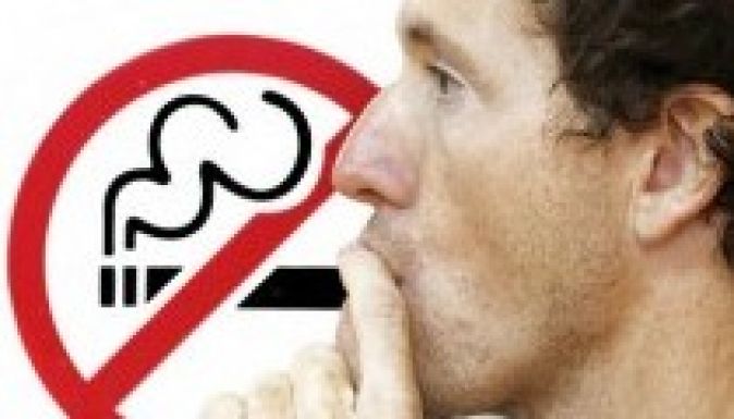 A bárokból is kitiltanák a cigarettázást