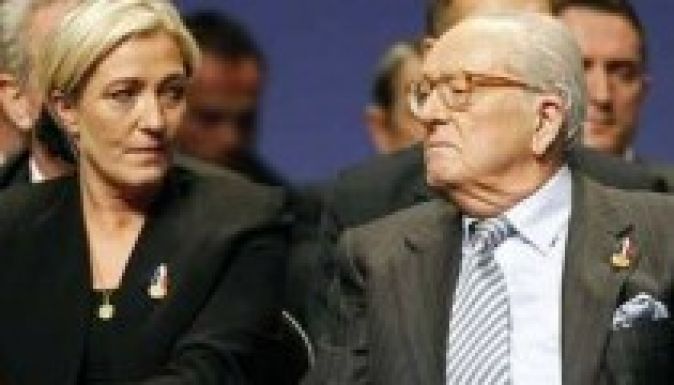 Marine Le Pen szembement apjával