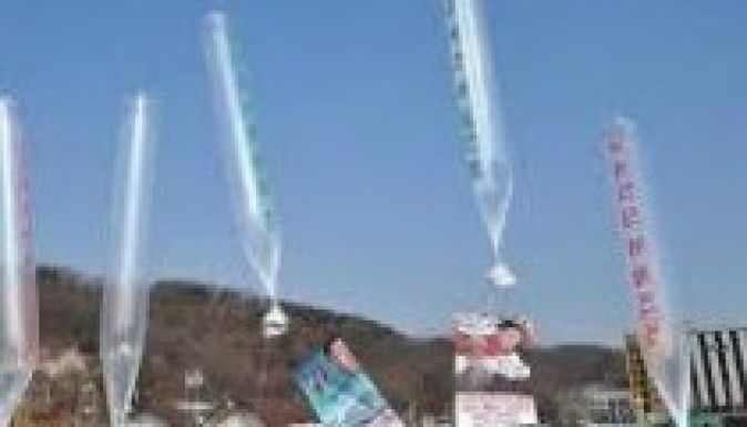 DVD-ket röptetett Észak-Koreába egy kormányellenes aktivista