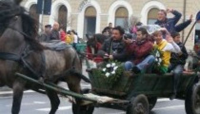 Szekeres felvonulással ünnepeltek a romák