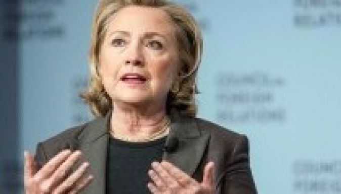 Hillary Clinton vasárnap jelentheti be az indulását