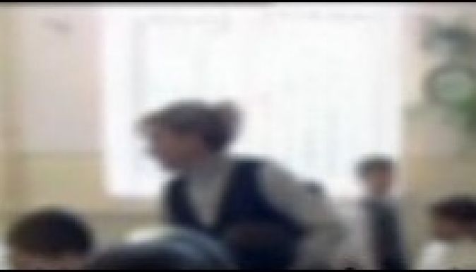 Visszakövetelik a szülők a gyerekeket megalázó tanítónőt