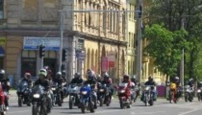 Motorosok: „tisztelt az életet, oszd meg az utat!”