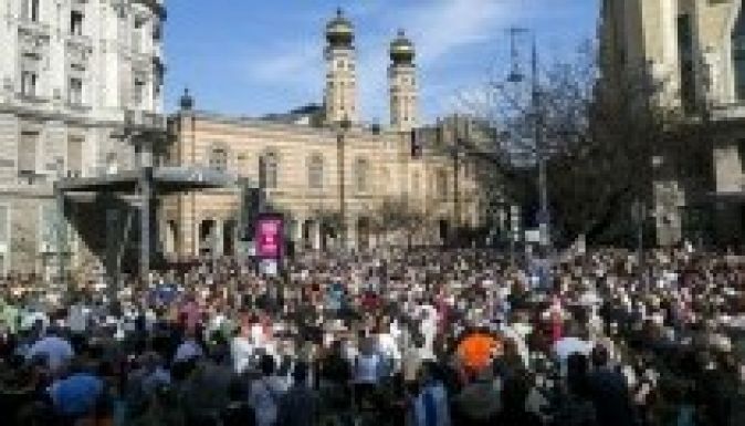 A holokausztra emlékeznek Magyarországon