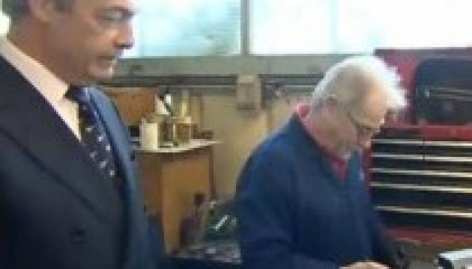 Magyar bevándorló hozta kínos helyzetbe a brit radikális Farage-t