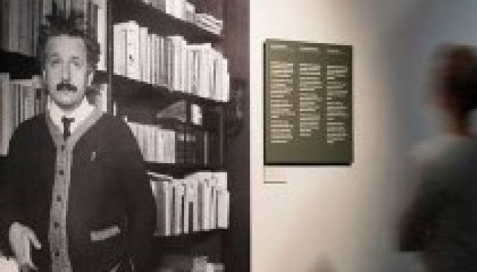 Először látható Einstein első szerelméhez írt összetépett szerelmeslevele