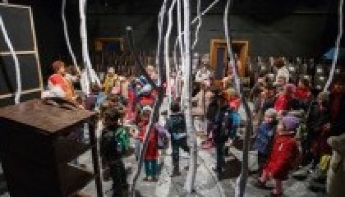 Iskola másként: alaposan kivette a részét a marosvásárhelyi színház