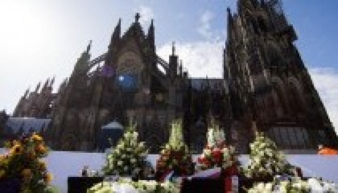 A kölni dómban emlékeztek a Germanwings-katasztrófa áldozataira