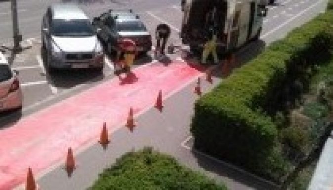 Már festik a kerékpárutakat Kolozsváron (FOTÓ)