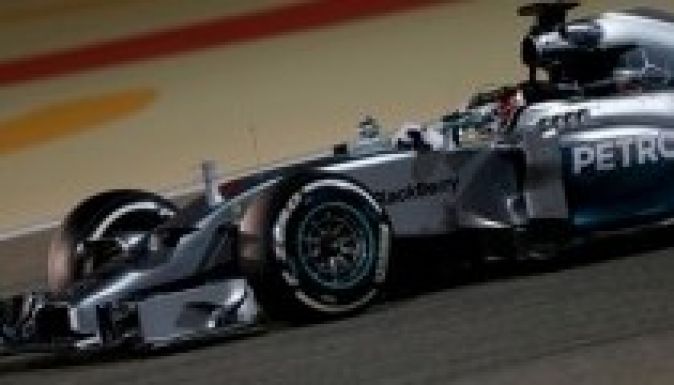 Bahreini Nagydíj: ismét Hamiltoné a pole pozíció