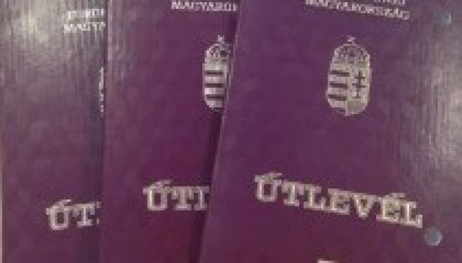Jogosulatlanoknak adtak magyar útlevelet az elfogott ügyintézők