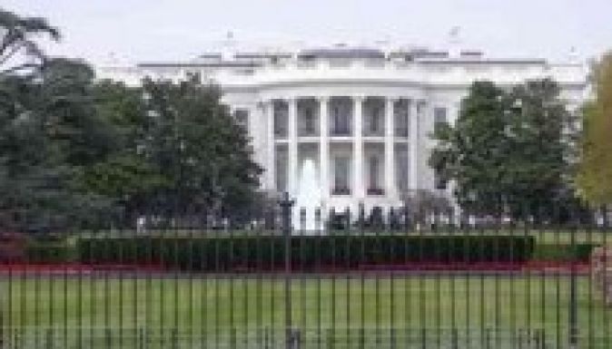 Újabb betolakodót hajítottak ki a Fehér Házból