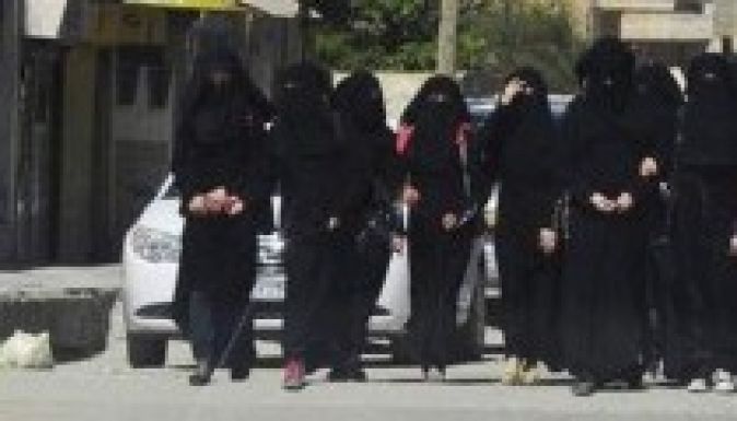 Dzsihádistafeleségek tálaltak ki az Iszlám Államról