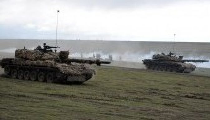 Dübörögnek a fegyverek Galac mellett (VIDEÓ)