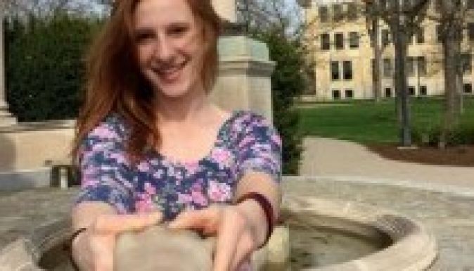 Itt a barátpótló szelfi bot