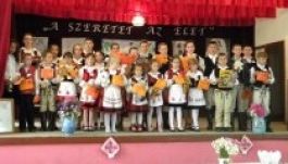 Benedek Elek unokái mesélnek Szentábrahámon