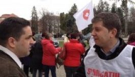 Béremelésért tüntettek az óvodai dadák, szakácsok