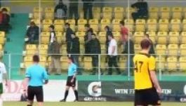 Liga 1: bolondot csináltak a bíróból a drukkerek (VIDEÓ)